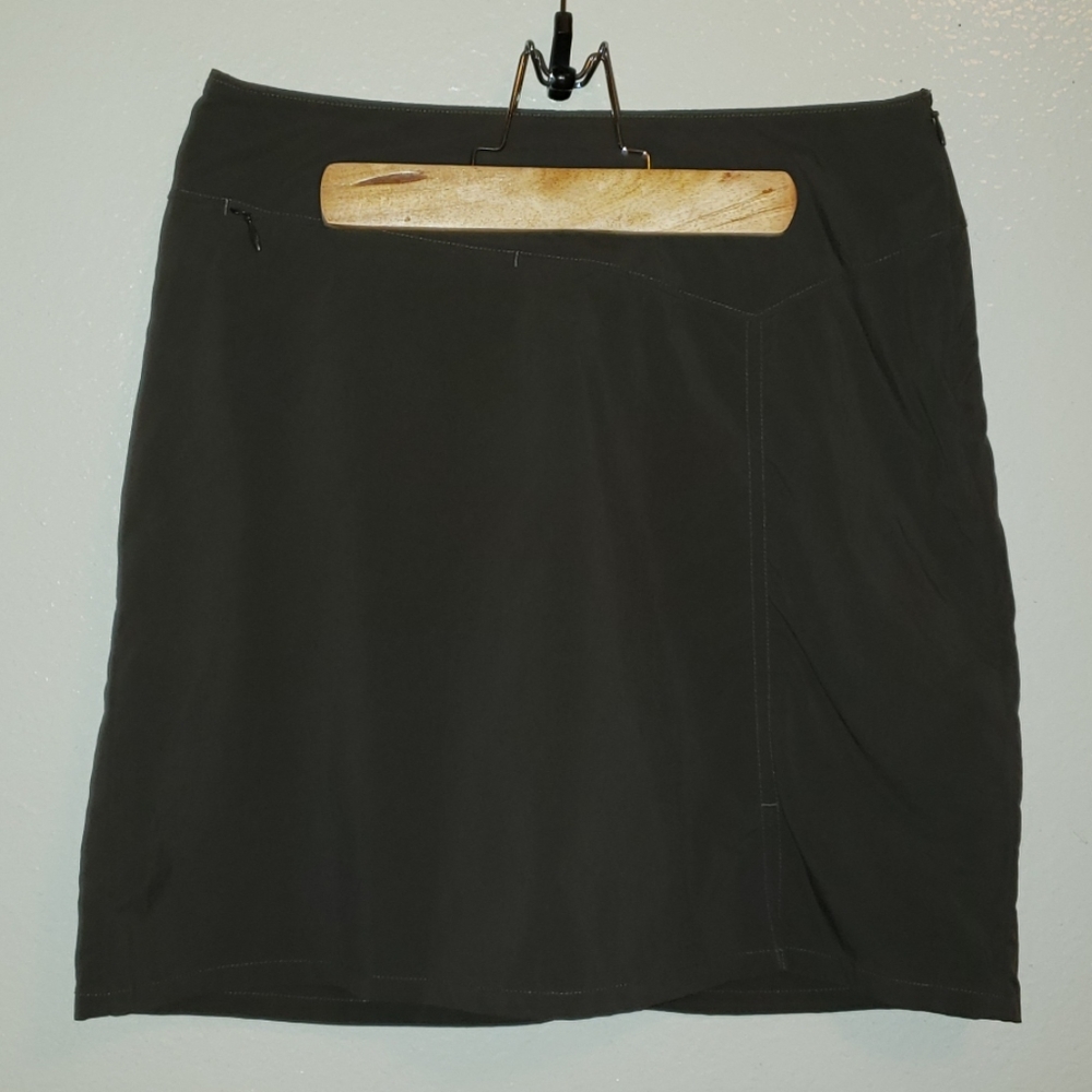 Patagonia olive green skort, technical fabric